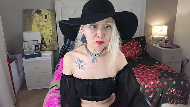Snapshot of RoxalanaStar chatting on 05/30/26, 08:28 RoxalanaStar online show from 05/30/26, 08:28