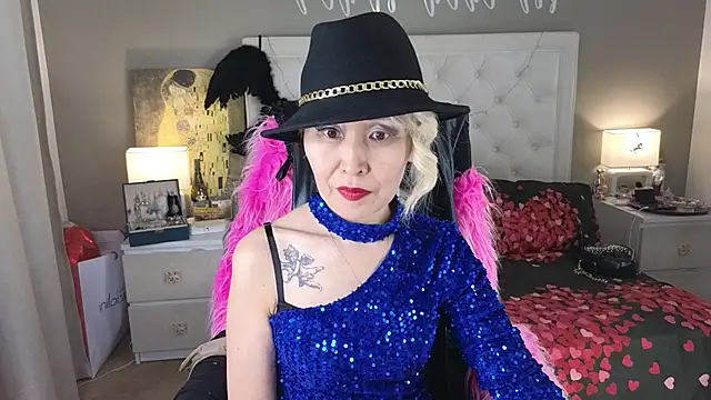 Snapshot of RoxalanaStar chatting on 06/12/26, 12:04 RoxalanaStar online show from 06/12/26, 12:04