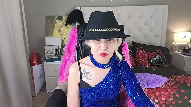 Snapshot of RoxalanaStar chatting on 06/13/26, 12:08 RoxalanaStar online show from 06/13/26, 12:08