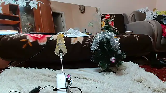 Snapshot of AlinasissyXX chatting on 12/21/24, 08:10 AlinasissyXX online show from 12/21/24, 08:10