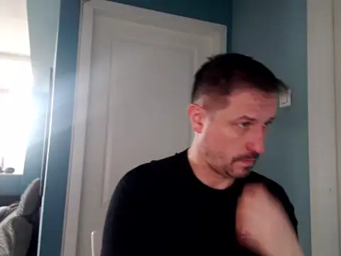 Snapshot of MisterFaithRO chatting on 04/19/26, 02:05 MisterFaithRO online show from 04/19/26, 02:05