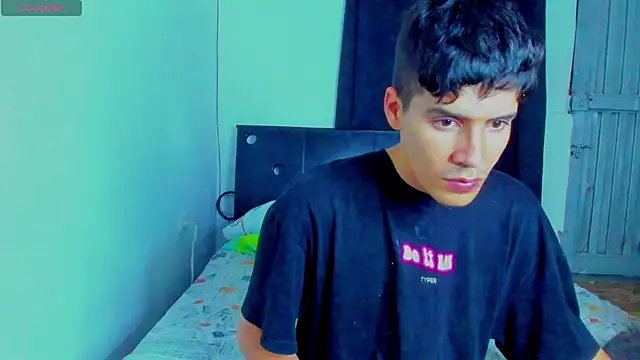 Snapshot of Dimitrixxx__ chatting on 06/17/26, 10:43 Dimitrixxx online show from 06/17/26, 10:43