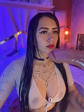 Snapshot of Tattooed_spittingdoll chatting on 05/21/26, 11:28 Tattooed spittingdoll online show from 05/21/26, 11:28