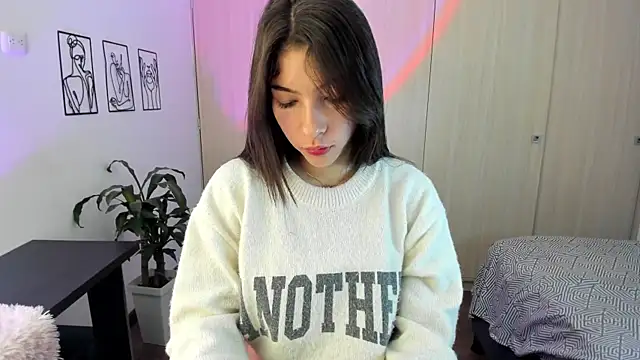 SarahLee  online show from 02/25/25, 08:30
