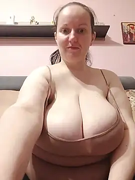 BustyLadyAlma online show from 07/17/26, 07:37