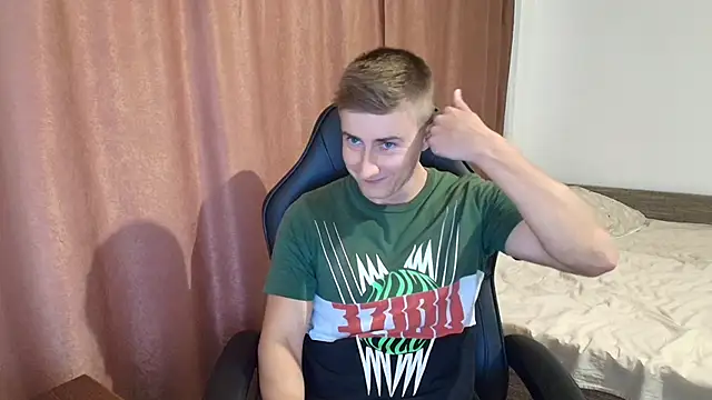 Snapshot of Todhorny9873 chatting on 03/05/25, 10:00 Todhorny9873 online show from 03/05/25, 10:00