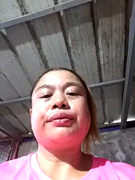 Snapshot of Kariebabe chatting on 10/23/25, 12:54 Kariebabe online show from 10/23/25, 12:54