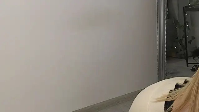 JuliaJuliette online show from 02/16/25, 05:04