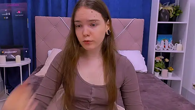 Snapshot of Janie_JJ_Curvie chatting on 01/16/26, 01:31 Janie JJ Curvie online show from 01/16/26, 01:31