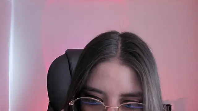 Snapshot of HazelKush chatting on 09/22/25, 04:20 HazelKush online show from 09/22/25, 04:20