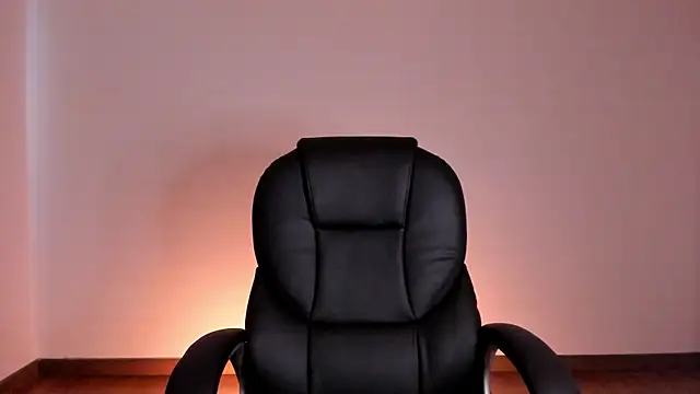 Snapshot of HazelKush chatting on 10/06/25, 08:06 HazelKush online show from 10/06/25, 08:06