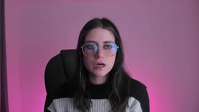 Snapshot of HazelKush chatting on 10/14/25, 09:48 HazelKush online show from 10/14/25, 09:48