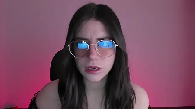 Snapshot of HazelKush chatting on 10/22/25, 01:28 HazelKush online show from 10/22/25, 01:28