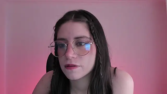 Snapshot of HazelKush chatting on 10/28/25, 09:39 HazelKush online show from 10/28/25, 09:39