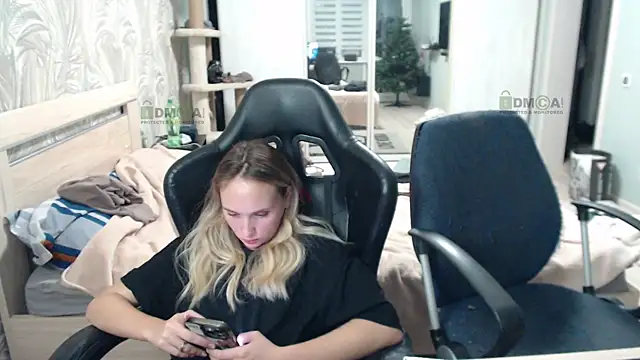 Snapshot of Sunny-Girl1 chatting on 01/07/25, 10:54 Sunny-Girl1 online show from 01/07/25, 10:54