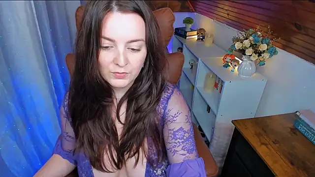 Snapshot of ErinMarshall chatting on 09/18/25, 03:03 ErinMarshall online show from 09/18/25, 03:03