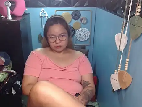 Snapshot of ambersmile chatting on 11/04/25, 12:10 ambersmile online show from 11/04/25, 12:10