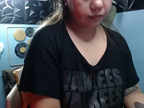 Snapshot of ambersmile chatting on 11/10/25, 12:53 ambersmile online show from 11/10/25, 12:53