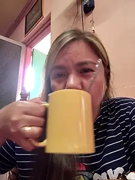 Snapshot of ambersmile chatting on 11/23/25, 01:49 ambersmile online show from 11/23/25, 01:49