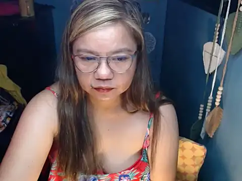 Snapshot of ambersmile chatting on 11/24/25, 08:52 ambersmile online show from 11/24/25, 08:52