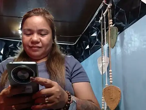 Snapshot of ambersmile chatting on 11/25/25, 08:58 ambersmile online show from 11/25/25, 08:58