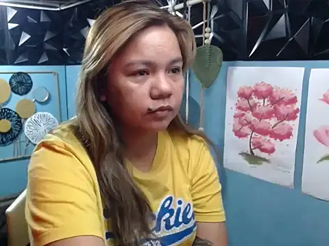 Snapshot of ambersmile chatting on 12/14/25, 09:30 ambersmile online show from 12/14/25, 09:30