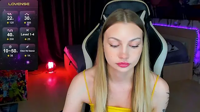 BiMolly online show from 10/19/25, 03:23