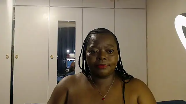 Snapshot of MatureBoobsDiva chatting on 10/12/25, 07:02 MatureBoobsDiva online show from 10/12/25, 07:02