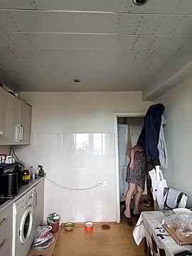  lady red  online show from 09/15/25, 06:24