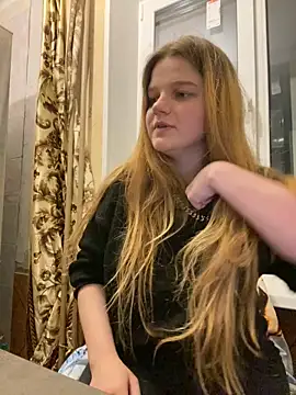 Snapshot of -MimmiLissa- chatting on 10/14/25, 03:35 -MimmiLissa- online show from 10/14/25, 03:35