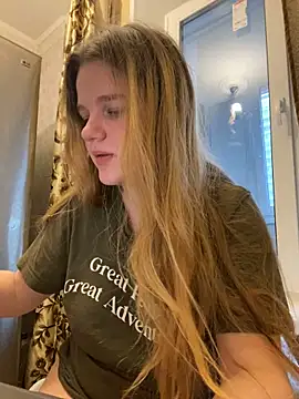 Snapshot of -MimmiLissa- chatting on 10/20/25, 01:22 -MimmiLissa- online show from 10/20/25, 01:22