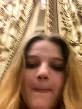 Snapshot of -MimmiLissa- chatting on 10/24/25, 07:32 -MimmiLissa- online show from 10/24/25, 07:32