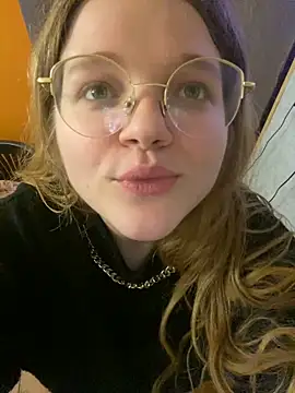 Snapshot of -MimmiLissa- chatting on 10/26/25, 02:01 -MimmiLissa- online show from 10/26/25, 02:01