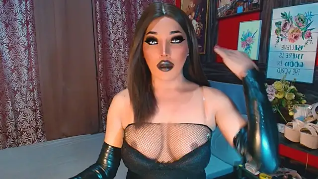 Snapshot of trixxielicious chatting on 10/31/25, 12:39 trixxielicious online show from 10/31/25, 12:39