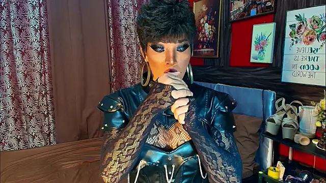 Snapshot of trixxielicious chatting on 11/06/25, 05:03 trixxielicious online show from 11/06/25, 05:03