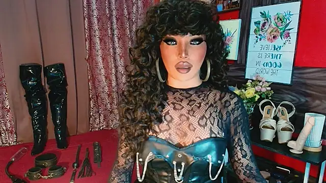 Snapshot of trixxielicious chatting on 11/24/25, 02:06 trixxielicious online show from 11/24/25, 02:06