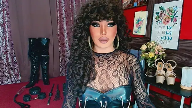 Snapshot of trixxielicious chatting on 11/25/25, 01:44 trixxielicious online show from 11/25/25, 01:44