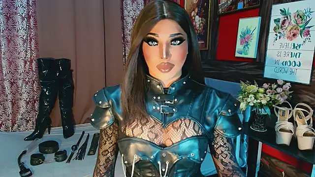 Snapshot of trixxielicious chatting on 12/15/25, 01:21 trixxielicious online show from 12/15/25, 01:21