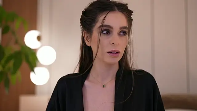 Snapshot of DoviaClaire chatting on 02/15/26, 08:13 DoviaClaire online show from 02/15/26, 08:13
