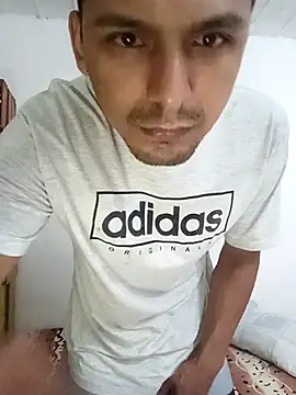 Snapshot of Sirius_5 chatting on 11/12/25, 03:29 Sirius 5 online show from 11/12/25, 03:29