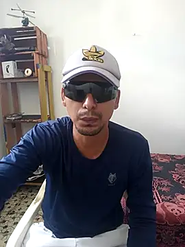 Snapshot of Sirius_5 chatting on 11/15/25, 05:31 Sirius 5 online show from 11/15/25, 05:31