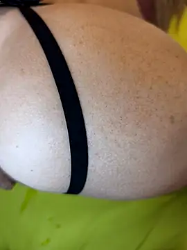 Snapshot of Bull8 chatting on 11/16/25, 03:50 Bull8 online show from 11/16/25, 03:50