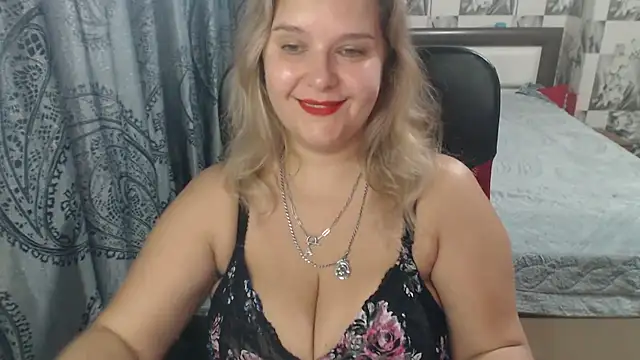 Snapshot of Boolochka chatting on 11/10/25, 11:42 Boolochka online show from 11/10/25, 11:42