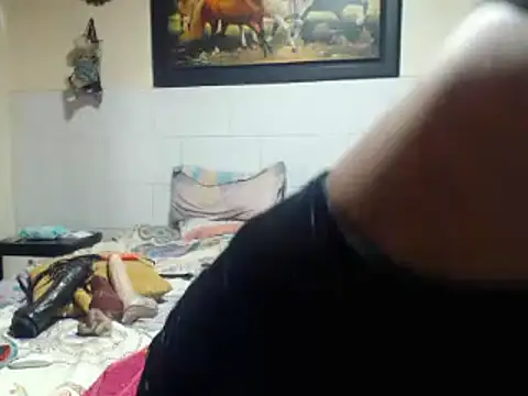 Snapshot of RobertaHott chatting on 10/10/25, 08:41 RobertaHott online show from 10/10/25, 08:41