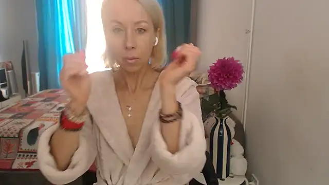 LuxuryNika online show from 09/22/25, 10:06