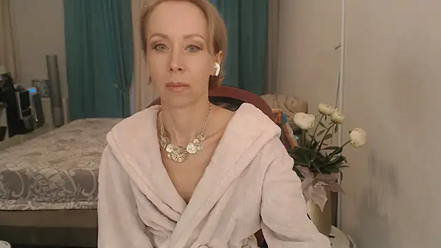 LuxuryNika online show from 05/13/26, 02:47