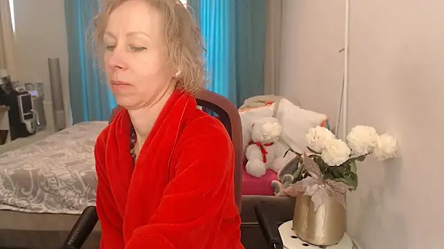 LuxuryNika online show from 05/17/26, 09:38