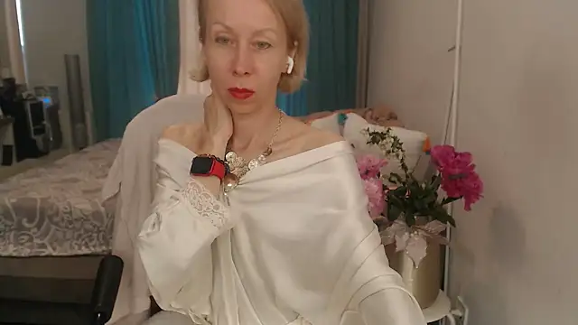 LuxuryNika online show from 06/10/26, 02:49
