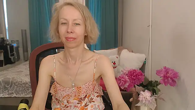 LuxuryNika online show from 06/12/26, 02:05