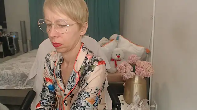 LuxuryNika online show from 06/30/26, 06:53